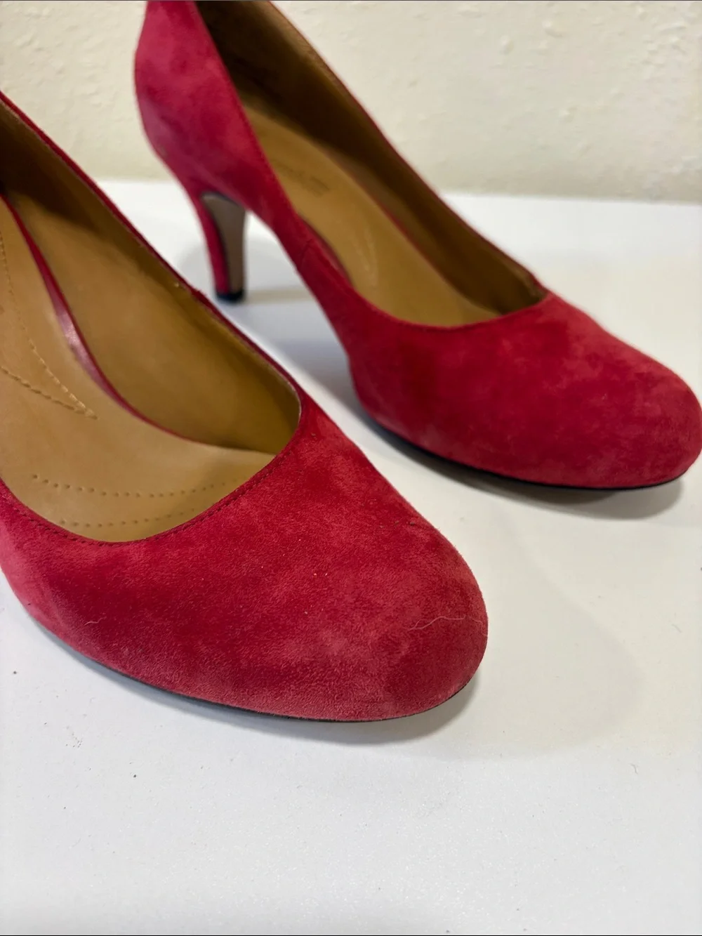 Clarks Women's Red Suede Mid Heel Pumps